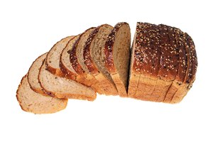 Comprueba los ingredientes de tu pan de grano entero para asegurarte de que no contiene azúcar añadido.