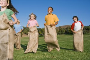 Los niños aprenden de los estereotipos por de los medios de comunicación y su casa.