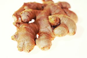 El jengibre suprime la producción de cortisol.