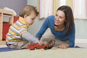 Al tomar decisiones sobre el cuidado infantil, así como todas las demás decisiones en los acuerdos de doble custodia, los padres deben mantener a los mejores intereses de sus hijos en mente en primer lugar.