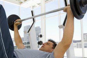 Deja atrás el equipo y usa tu peso corporal para un entrenamiento de fuerza que puedes hacer en cualquier lugar.