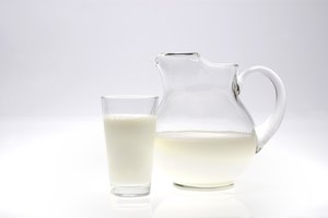 Las cantidades moderadas de leche descremada forman parte de una dieta saludable.