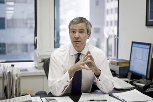 Una alineación corporal pobre por largos períodos de tiempo puede causar presión en diversas áreas de la columna vertebral y contribuir al dolor en la espalda, el cuello, los hombros y los brazos.