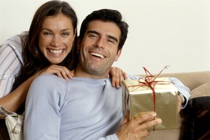 Asegurarte de obtener un regalo del día de San Valentín para el nuevo papá puede ayudar a que él sepa que es amado, y puede incluso poner un poco de chispa a tu matrimonio.
