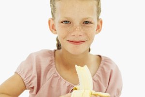 Los plátanos son la fruta favorita de los niños y son nutritivos y deliciosos.