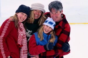 Los niños pueden participar en actividades como patinaje sobre hielo y clases de arte cerca de Kittanning.