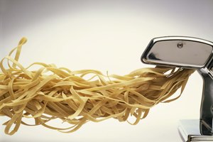 Haz tu propia pasta con harina sin gluten.
