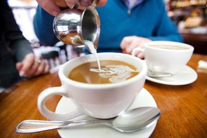 La cafeína tiene efecto diurético.