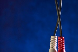 Conecta la fuente de audio a la barra de sonido con un cable RCA.