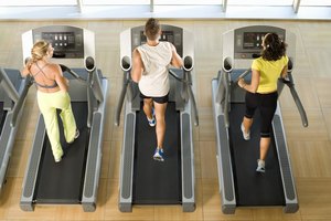 Los gimnasios hacen cumplir con varias reglas para garantizar la seguridad y la salud de sus miembros.