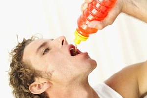 Muchas bebidas energéticas contienen azúcar, cafeína y hierbas.