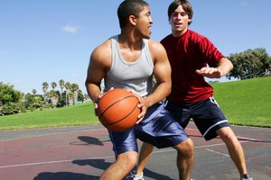 Cuando se trabaja con los atletas profesionales, la primera consideración de un médico deportivo es prevenir lesiones.