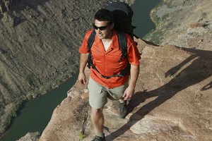 Durante una caminata sobre una pendiente tus abdominales están comprometidos a ayudar a estabilizar tu cuerpo.