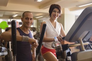 Haz que las endorfinas fluyan en una cita en el gimnasio.