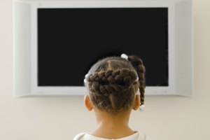 De la serie 6 y la serie 8, la serie 8 es más delgada, lo que puede ser una consideración importante si planeas montar un televisor en la pared.