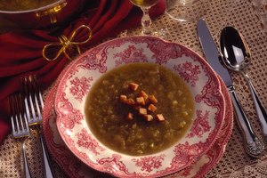 La sopa de arveja partida hecha en casa contiene menos sodio que las versiones en lata.