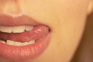 Evita pasar la lengua por tus labios, pues eso puede contribuir a la sequedad.