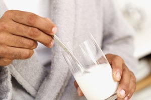 La mayoría de las bebidas en polvo se disuelve rápidamente cuando se combina con agua.