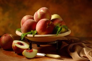 Un durazno es un postre más nutritivo que un cobbler de durazno, pero ambos pueden encajar en tu dieta.