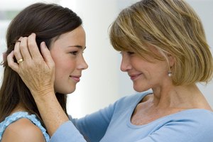Los padres tienen un papel importante en la enseñanza de la empatía en los adolescentes.