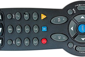 El sensor infrarrojo de TV es el componente que recibe los comandos enviados desde el control remoto de tu televisor.