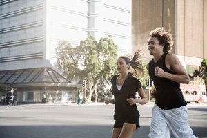 Trotar es una manera efectiva de quemar calorías rápidamente.