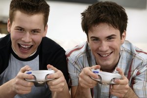 El exceso de tiempo frente a la pantalla puede ser problemático para los adolescentes.