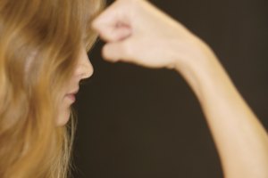 Los brazos femeninos bien definidos lucen mucho mejor.