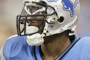 Muchos jugadores de la NFL utilizan visores transparentes para una mayor claridad.