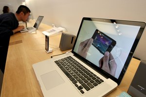 Enfría tu laptop de 17 pulgadas (43 cm) MacBook Pro para preservar la batería.