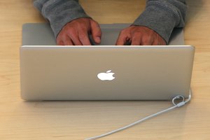 Existen formas de limpiar el sistema de una MacBook para que trabaje más rápido.