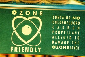 La creación de productos que no contengan cloro puede reducir el daño a la capa de ozono.