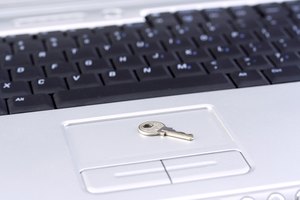 Limpia el teclado de la computadora portátil.