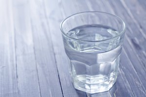 Necesitarás beber abundante agua en el embarazo.