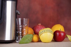 Puedes convertir en jugo muchos tipos de frutas y verduras.