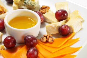 Un plato de quesos.