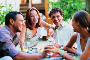 Conocer gente nueva en un ambiente de grupo es un gran punto de partida.