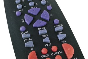 Los controles remotos universales se programan con facilidad para control la mayoría de los aparatos del hogar.