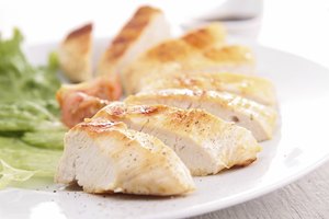 Comer menos carbohidratos puede ayudarte a perder grasa.