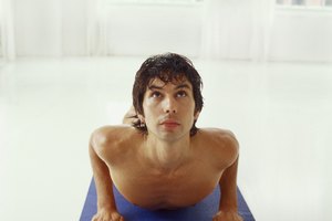La pose de cobra es parte de la serie de 26 posturas de yoga Bikram.