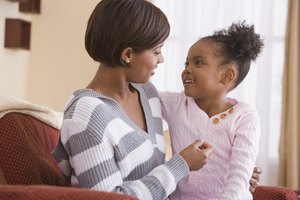 Habla con tu hijo acerca de la disciplina y el castigo para que entienda las reglas.