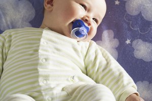 La AAP recomienda un chupete a la hora de dormir para reducir el riesgo de muerte súbita.