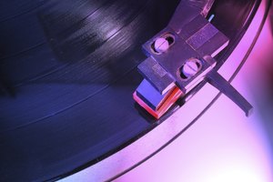 Las agujas de los tocadiscos se deben cambiar con regularidad.