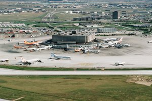 Antes de hacer la reserva revisa las reglas y políticas de cada aerolínea con respecto a menores sin acompañante.