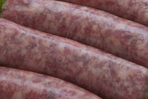 Las salchichas bratwrust son una mezcla de carne magra de cerdo y grasa de cerdo en una tripa natural.