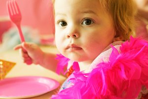 Si tu pequeña hija ya tiene pelo, seguramente te es difícil resistirte al uso de accesorios; sin embargo, hay que reconocer los riesgos.