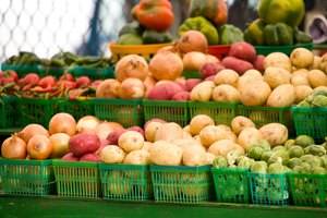 Los mercados locales están llenos de productos que funcionarán bien en una lista de búsqueda de tesoros.