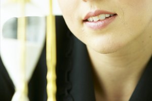 Aunque la forma básica de tu cuerpo está predeterminada, puedes lograr un vientre plano a través del trabajo duro.