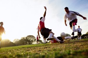 El entrenamiento de circuito te prepara para los rigores de jugar fútbol.