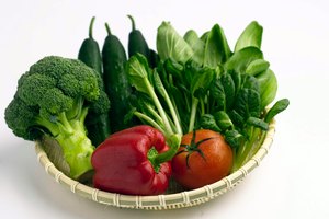 Los vegetales y frutas tienen alto contenido de agua.